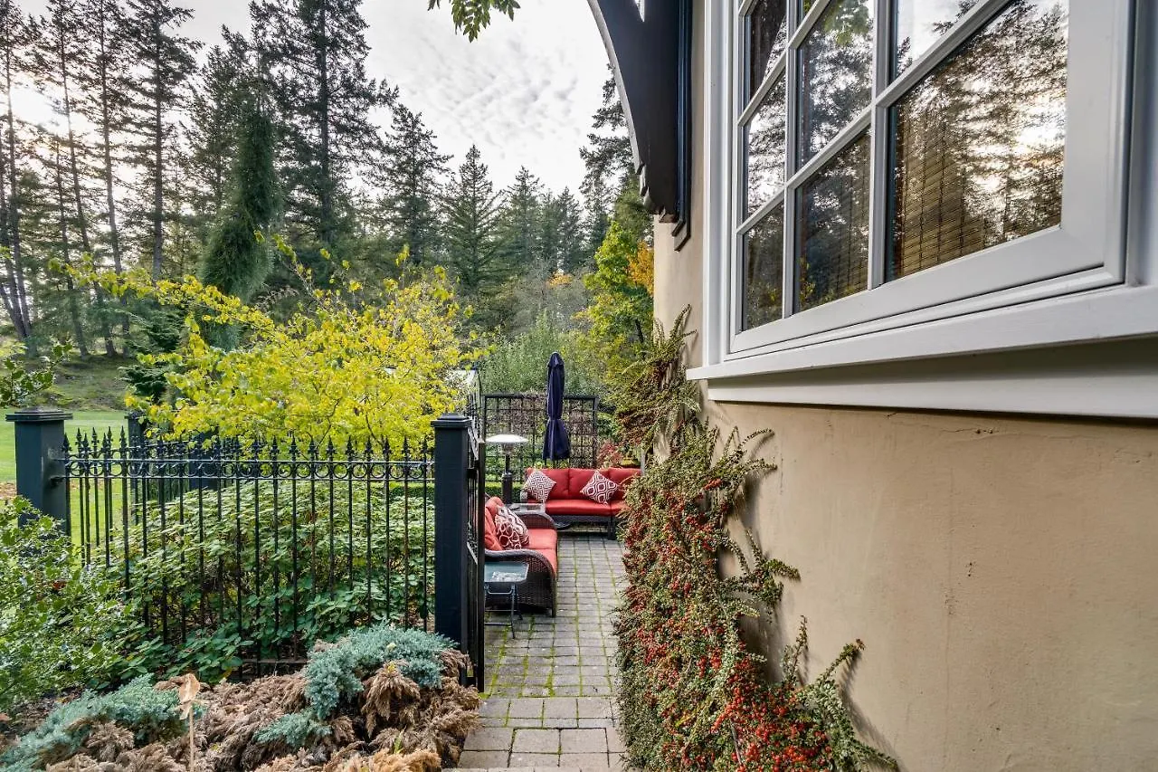 Amante Luxury Bed & Breakfast Langford Canada
