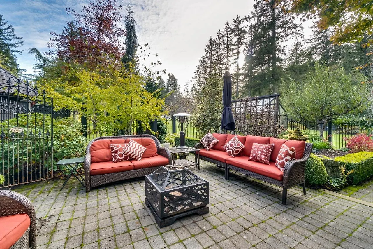 Amante Luxury Bed & Breakfast Langford 3*,  Canada