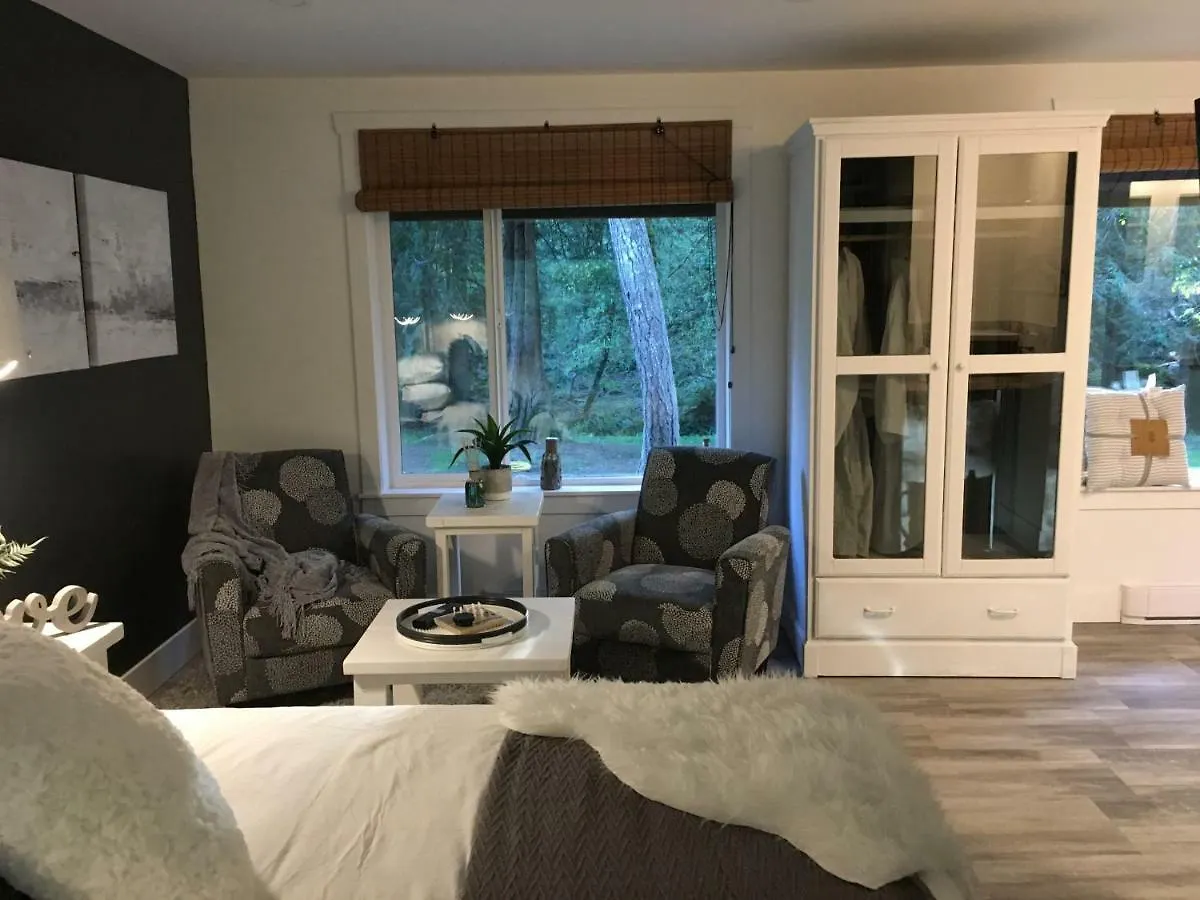 Amante Luxury Bed & Breakfast Langford 3*,  Canada